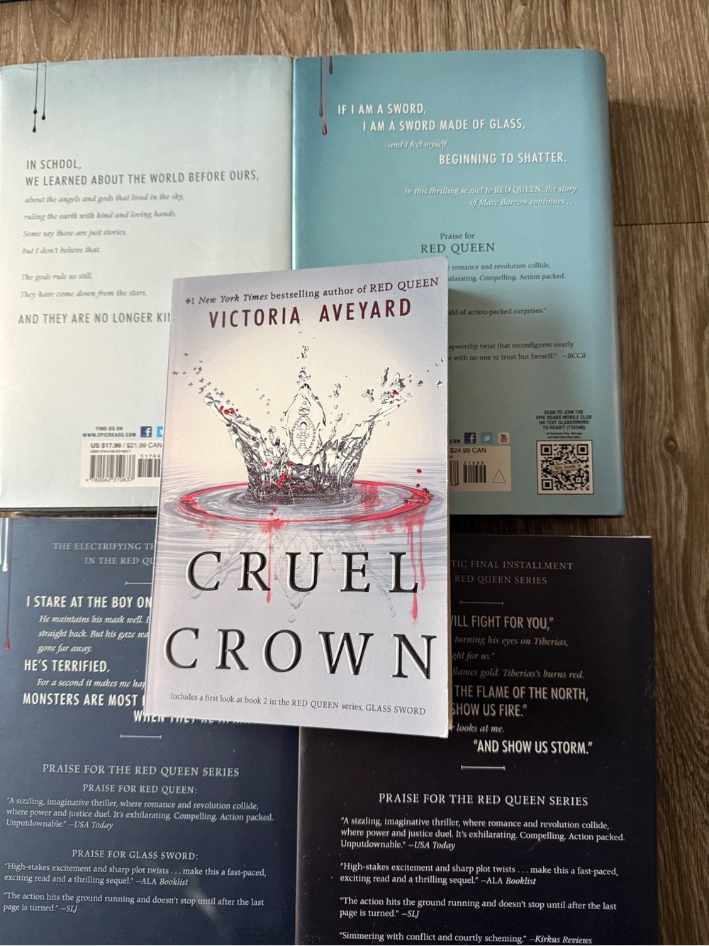 Red Queen Book Bundle - Picture 4 of 5